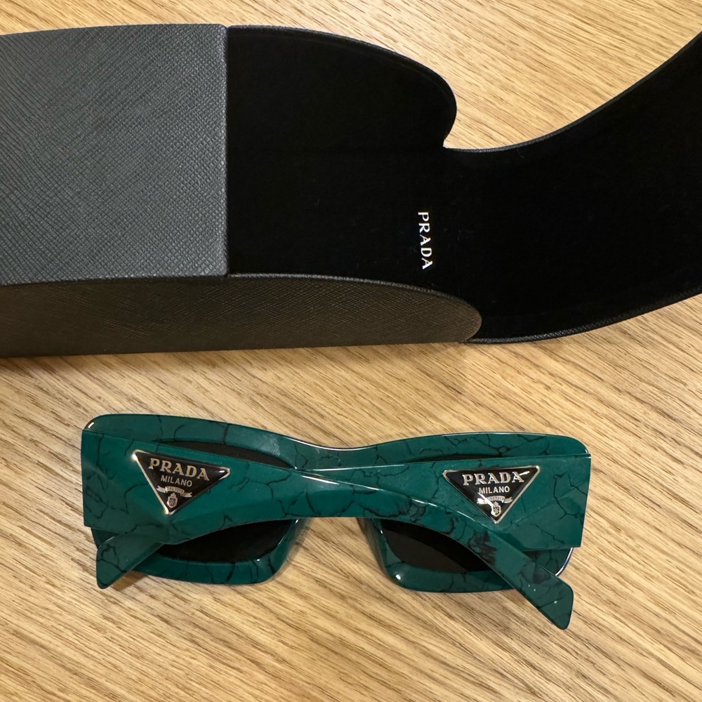Prada eyewear green cat eye sunglasses - Picture 3 of 6